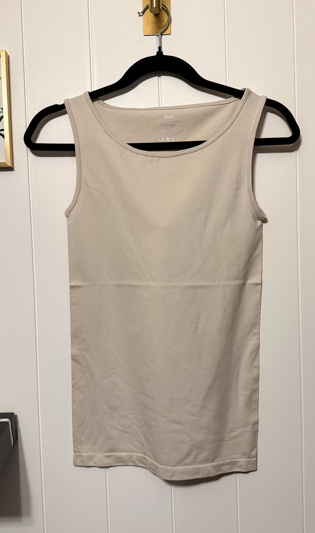 Scoopneck Sleeveless Undershirt